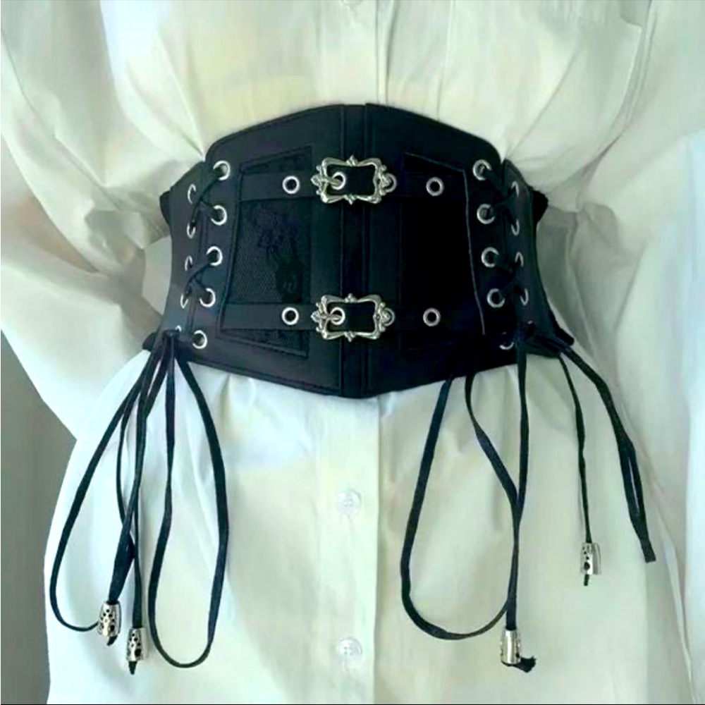 Adjustable corset belt
